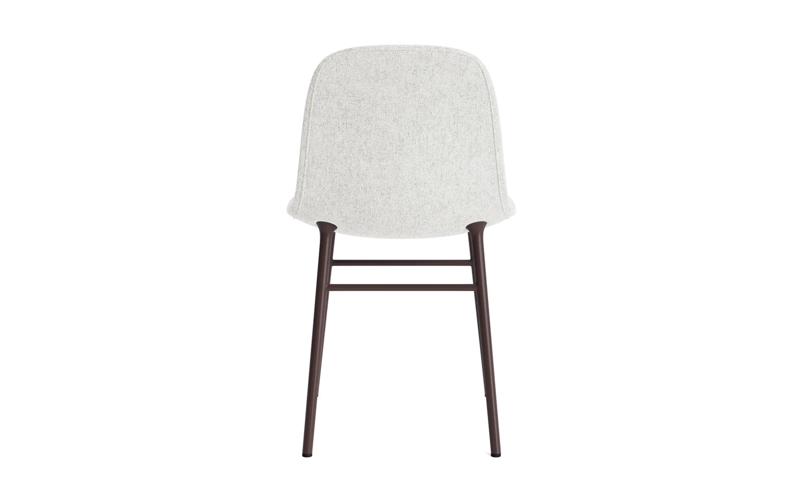 Erleben Sie den Form Stuhl in edlem Braun, gepolstert mit luxuriösem Hallingdal-Stoff und einem robusten Stahlgestell – perfekt für modernes Wohndesign.