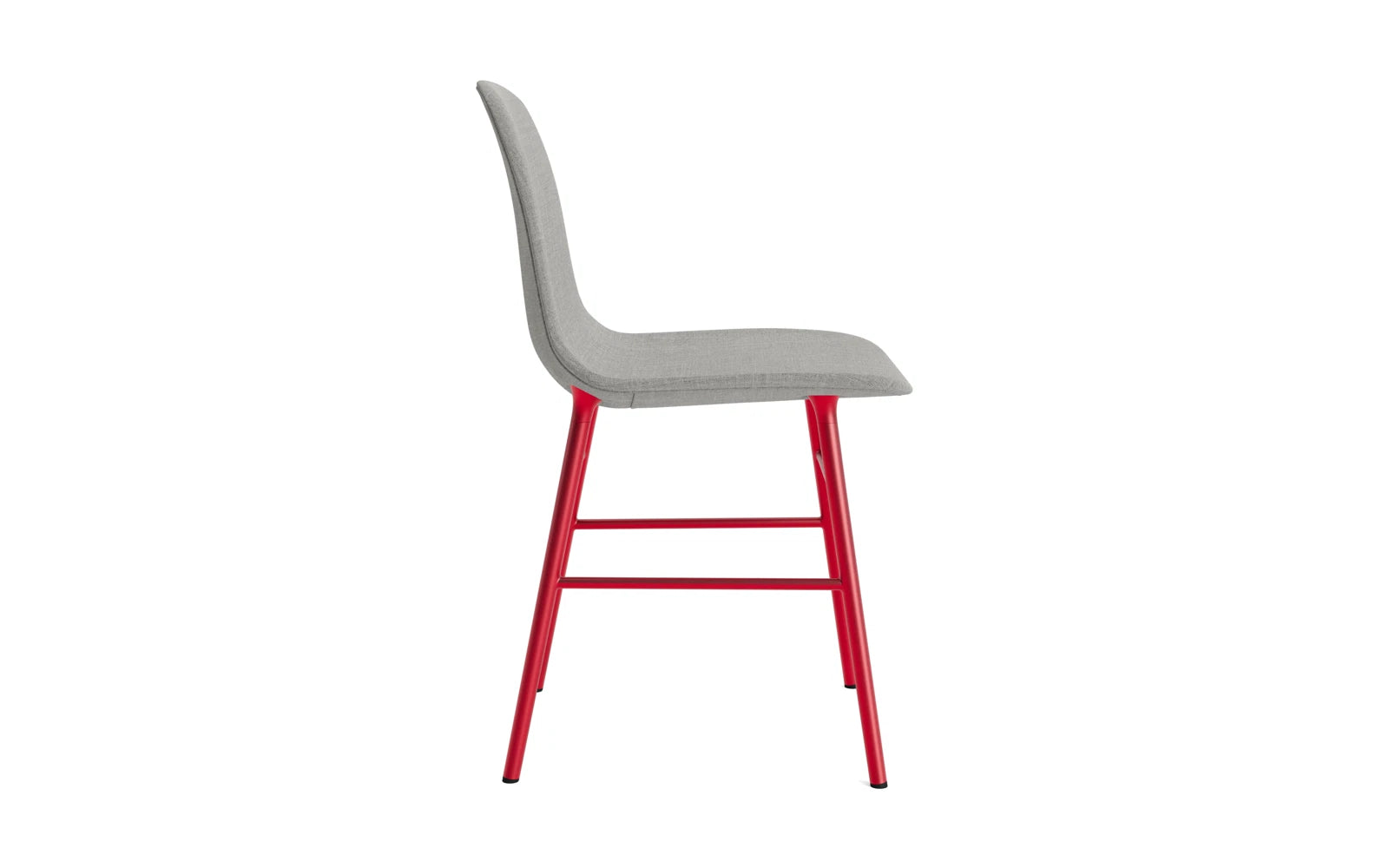 Entdecken Sie den Form Stuhl in leuchtendem Rot von Normann Copenhagen – ein stilvolles, gepolstertes Designhighlight für jeden Raum.