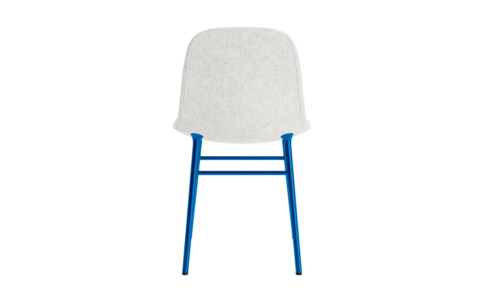 Erleben Sie den gepolsterten Form Stuhl in leuchtendem Blau von Normann Copenhagen – ein elegantes Designhighlight für Ihr Zuhause.