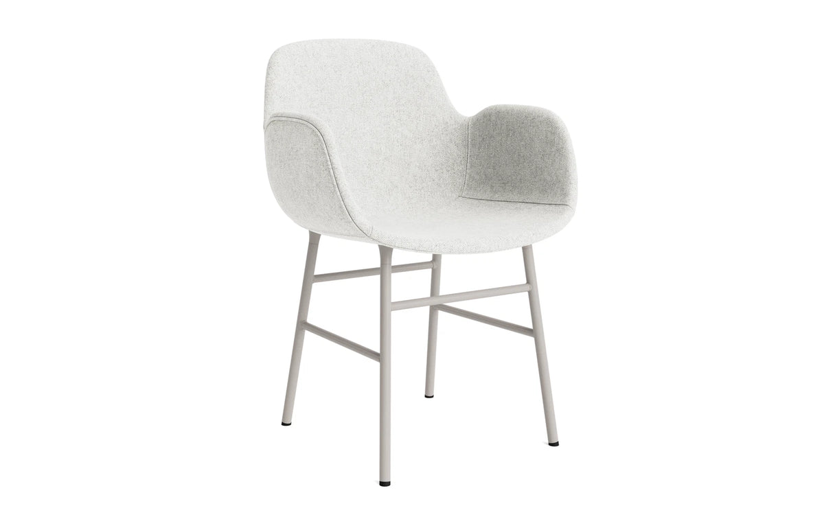Form Lehnstuhl gepolstert Warmes grau stahl Hallingdal in Hallingdal 110 präsentiert im Onlineshop von KAQTU Design AG. Stuhl mit Armlehne ist von Normann Copenhagen