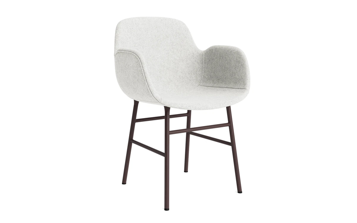 Form Lehnstuhl gepolstert Braun stahl Hallingdal in Hallingdal 110 präsentiert im Onlineshop von KAQTU Design AG. Stuhl mit Armlehne ist von Normann Copenhagen