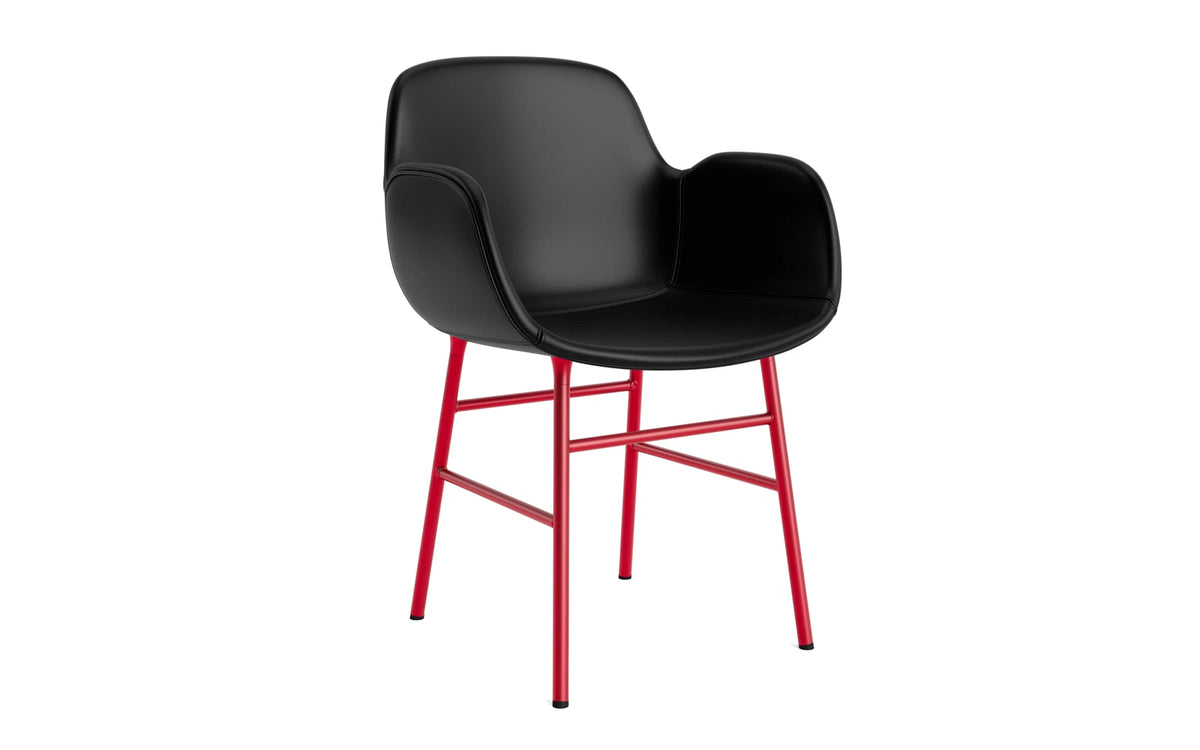 Form Lehnstuhl gepolstert Leuchtendes Rot Stahl Ultra Leder in Ultra 41599 präsentiert im Onlineshop von KAQTU Design AG. Stuhl mit Armlehne ist von Normann Copenhagen