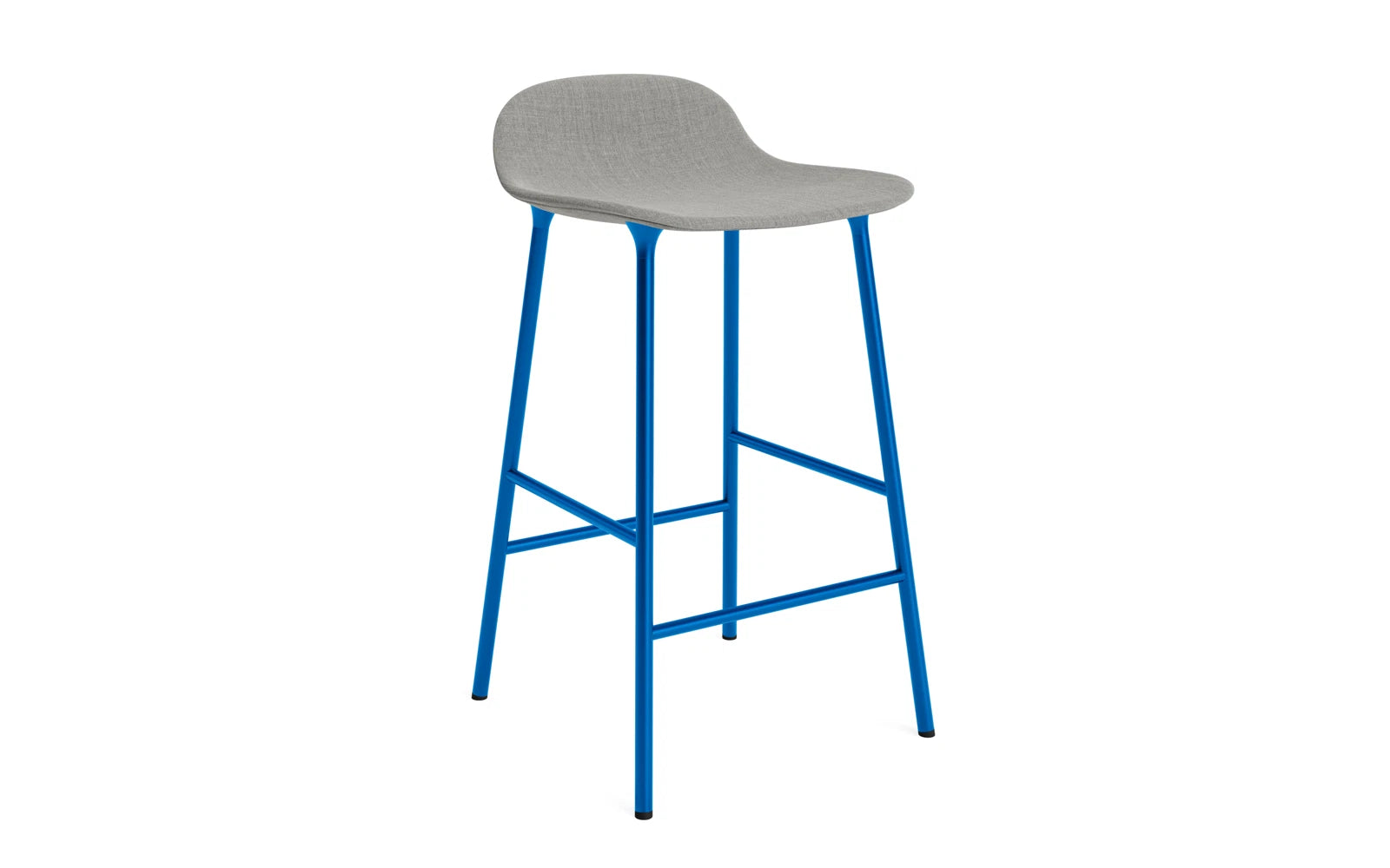 Form Barstuhl 65 cm gepolstert leuchtendes blau Stahl Remix in Remix 133 präsentiert im Onlineshop von KAQTU Design AG. Barstuhl ist von Normann Copenhagen