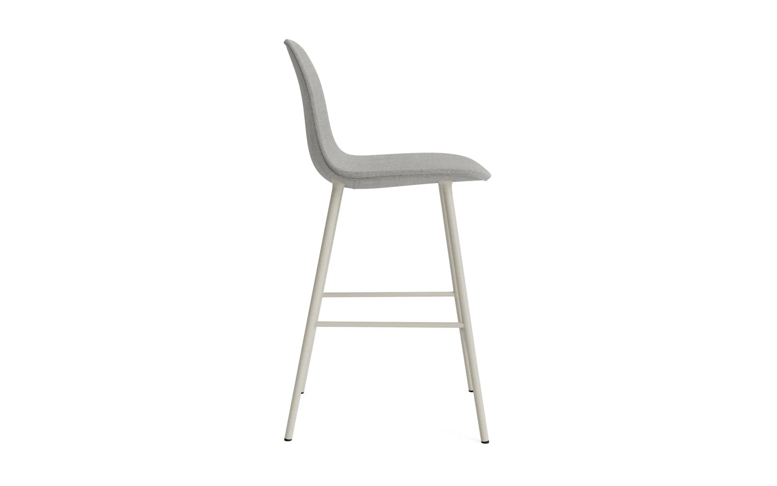 Erleben Sie den Form Barstuhl 65 cm in elegantem hellgrau von Normann Copenhagen – stilvoll, komfortabel und perfekt für Ihre Einrichtung.