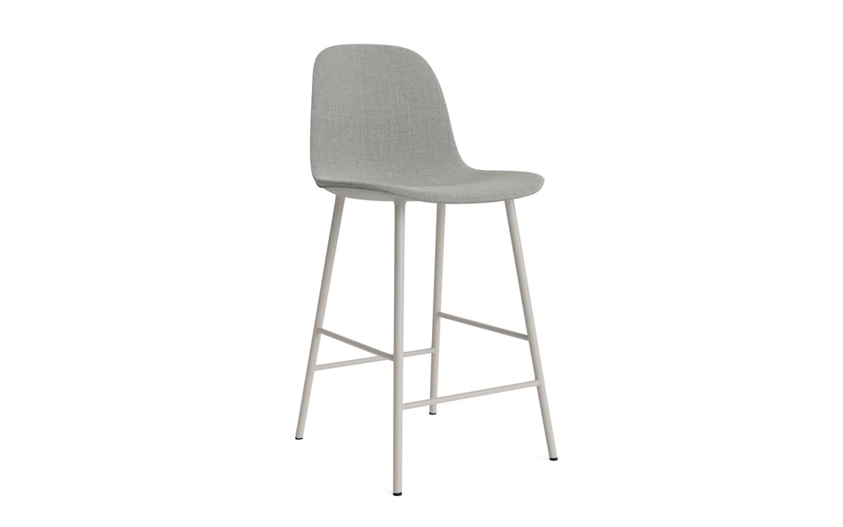 Form Barstuhl 75 cm gepolstert Warmes grau Stahl Remix in Remix 133 präsentiert im Onlineshop von KAQTU Design AG. Barstuhl ist von Normann Copenhagen