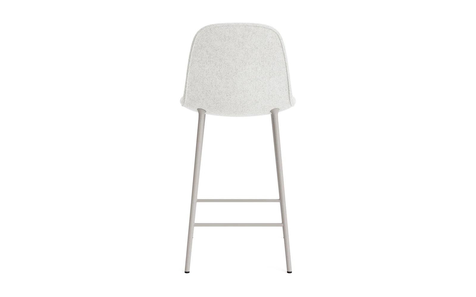 Erleben Sie den eleganten Form Barstuhl 75 cm gepolstert in warmem Grau, kombiniert mit einem stabilen Stahlgestell und hochwertiger Hallingdal-Polsterung von Normann Copenhagen.