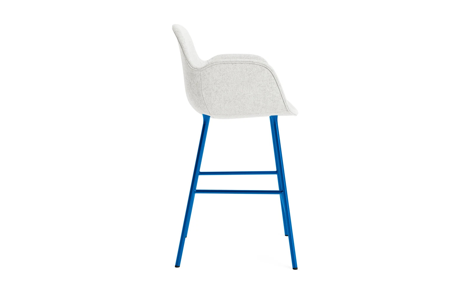 Stylischer Form Barstuhl mit Armlehne, 65 cm hoch, in lebhaftem Blau. Gepolstert und aus hochwertigem Stahl – ideal für moderne Wohnräume.