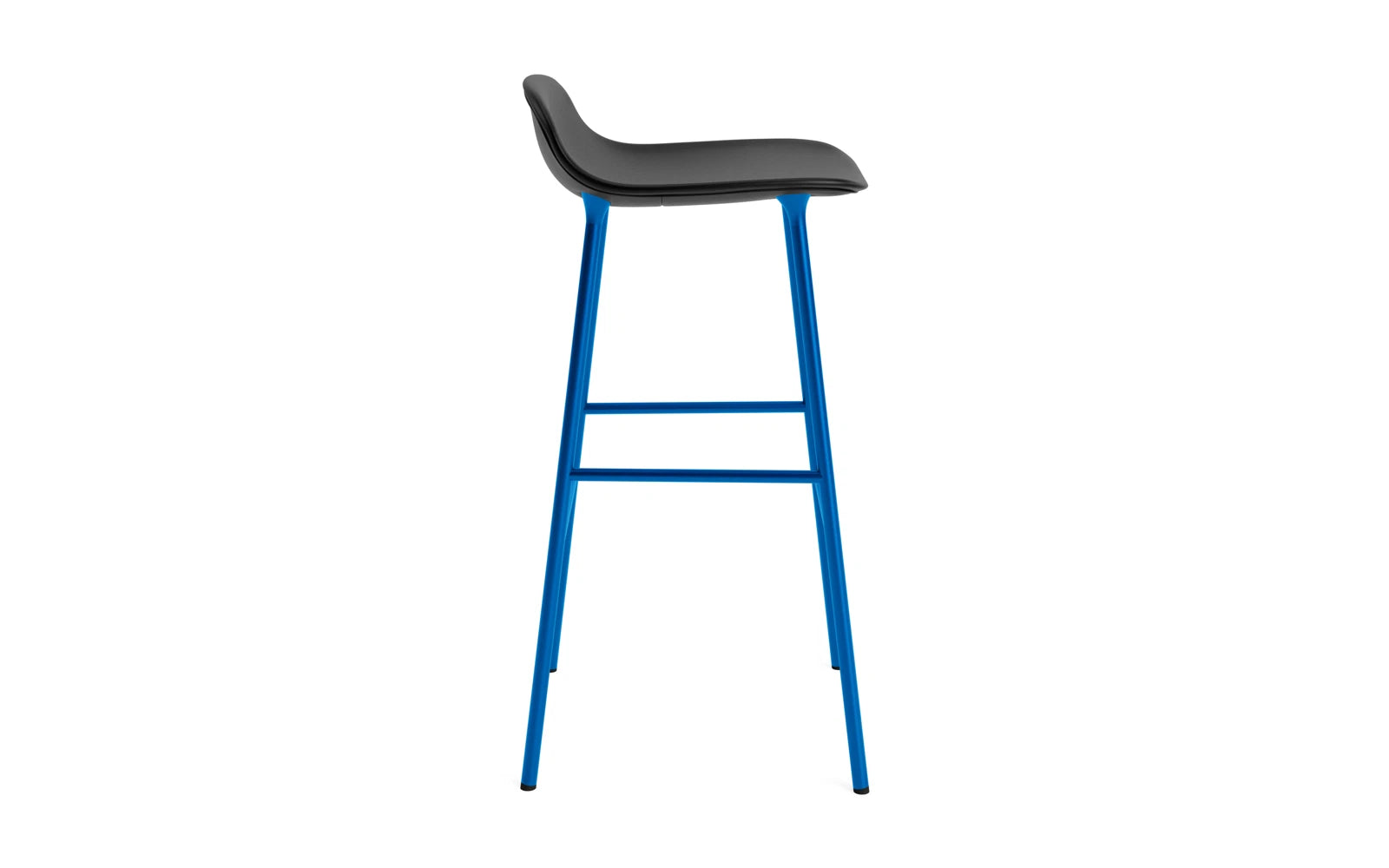 Entdecken Sie den stilvollen Form Barstuhl 75 cm gepolstert in leuchtendem blau Ultra von Normann Copenhagen – ein Designhighlight für Ihr Zuhause!