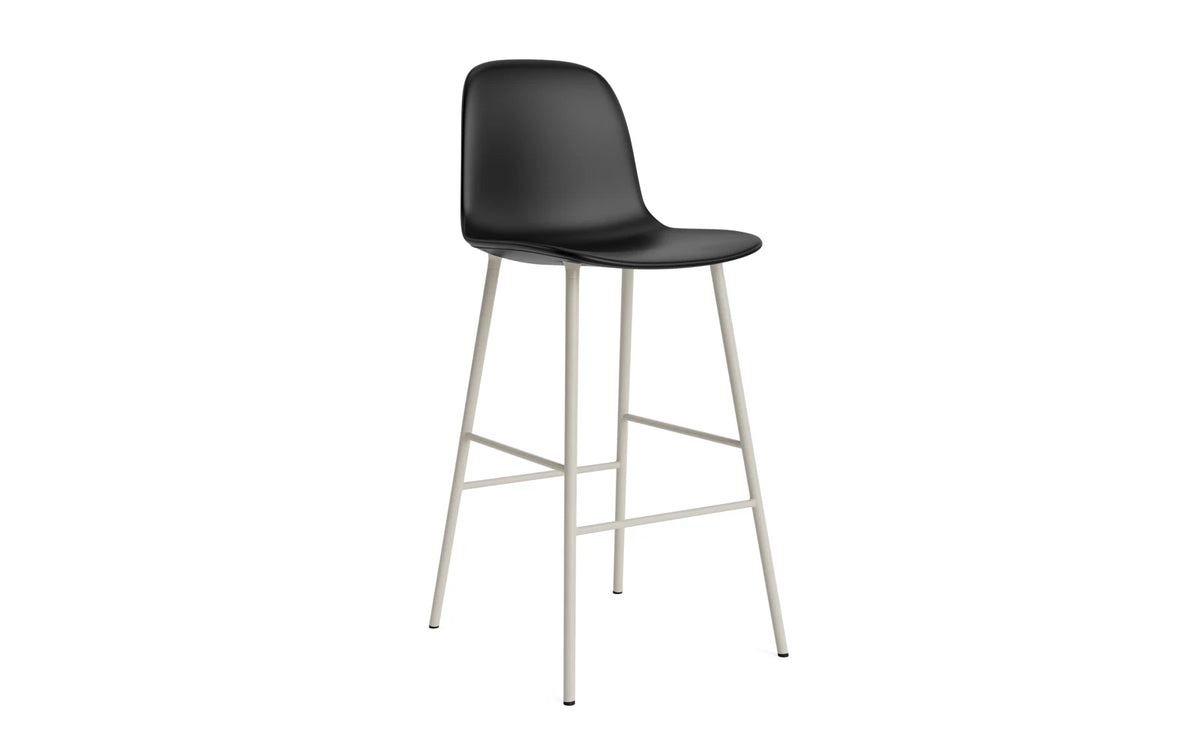 Form Barstuhl 75 cm gepolstert Hellgrau stahl/Ultra leder in Ultra 41599 präsentiert im Onlineshop von KAQTU Design AG. Barstuhl ist von Normann Copenhagen