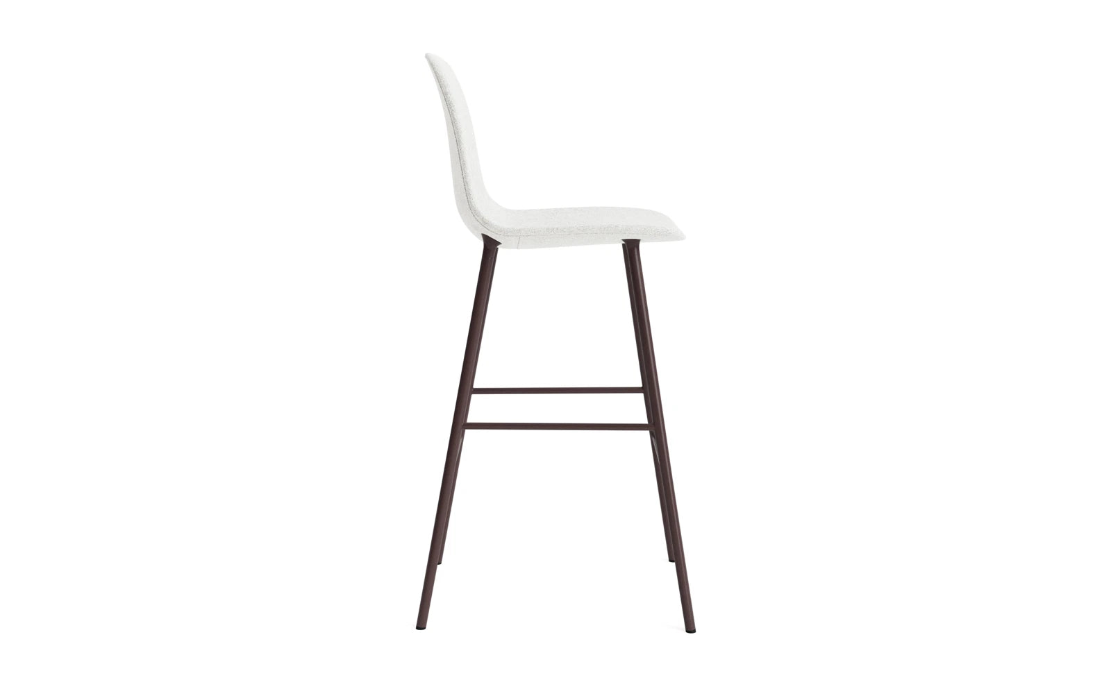 Entdecken Sie den stilvollen Form Barstuhl 75 cm in elegantem Braun, gepolstert mit luxuriösem Hallingdal-Stoff von Normann Copenhagen – ein Must-Have für Ihr Zuhause.