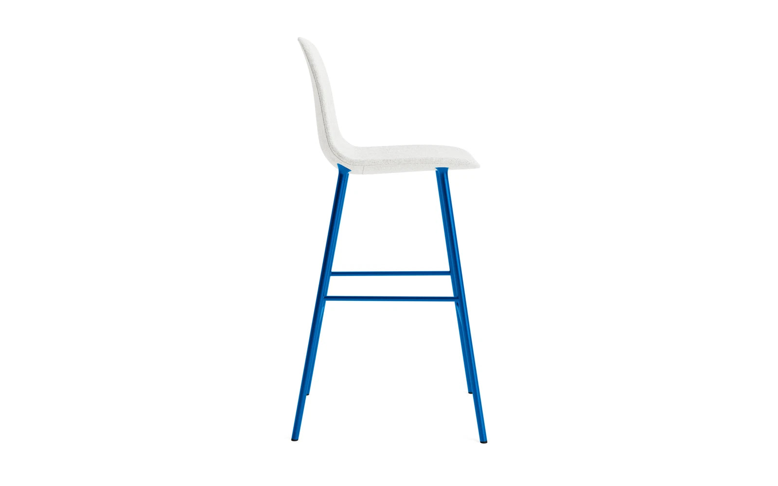 Entdecken Sie den Form Barstuhl 75 cm in lebhaftem Blau, gepolstert mit hochwertigem Hallingdal-Stoff. Ideal für moderne Wohnräume und stilvolle Akzente!