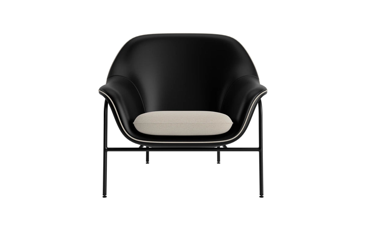Drape Lounge-Sessel niedrig Schwarz stahl Ultra leder /Hallingdal in Ultra 41599 präsentiert im Onlineshop von KAQTU Design AG. Sessel mit Armlehnen ist von Normann Copenhagen