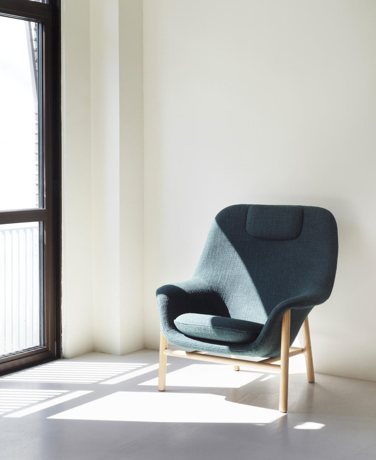 Drape Lounge-Sessel hoch Eiche Remix in Remix 133 präsentiert im Onlineshop von KAQTU Design AG. Sessel ist von Normann Copenhagen