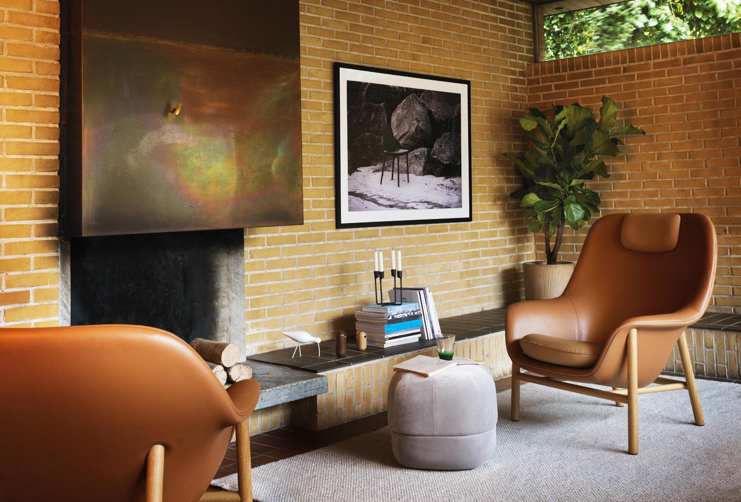 Entdecken Sie den Drape Lounge-Sessel hoch Eiche Ultra von Normann Copenhagen – ein stilvolles Möbelstück, das Komfort und modernes Design vereint.