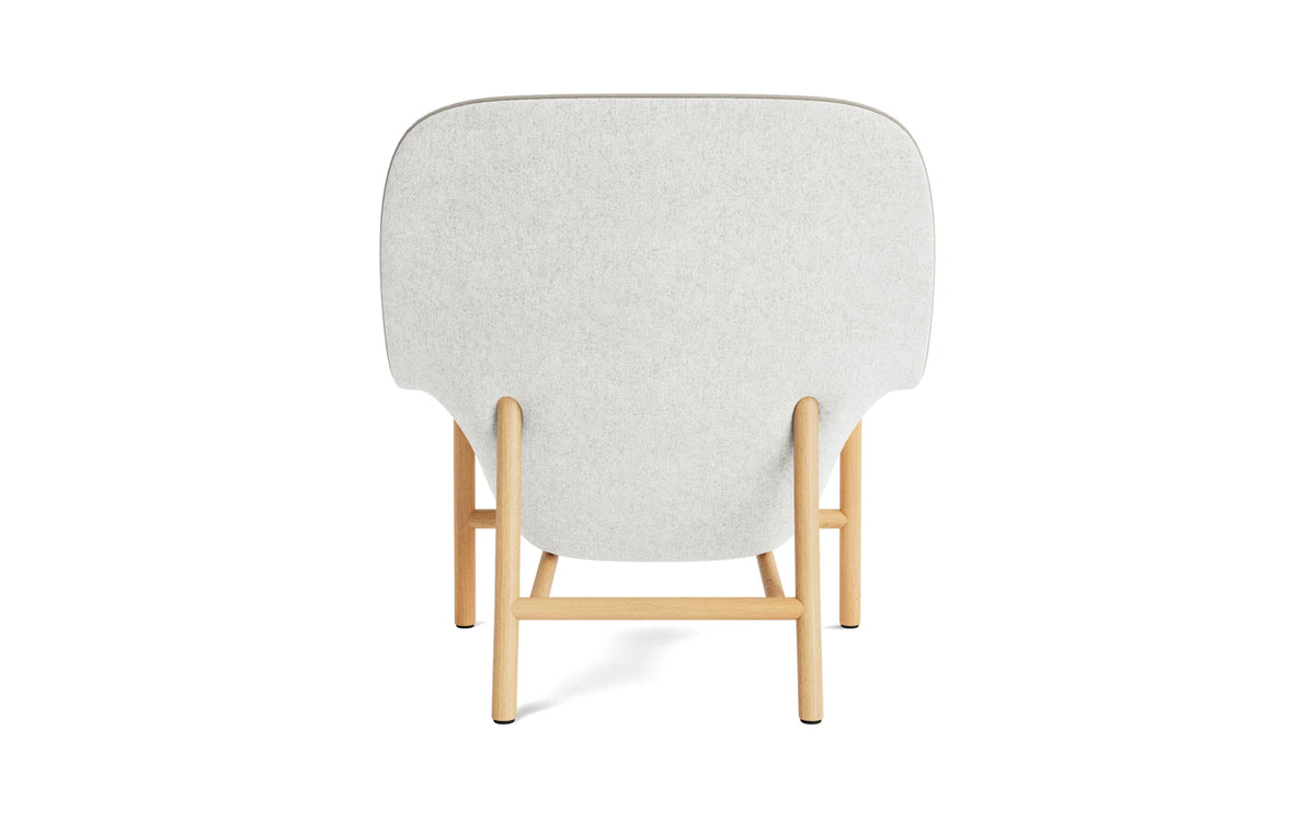 Drape Lounge-Sessel hoch mitt Kopfstütze Eiche Hallingdal in Hallingdal 110 präsentiert im Onlineshop von KAQTU Design AG. Sessel ist von Normann Copenhagen