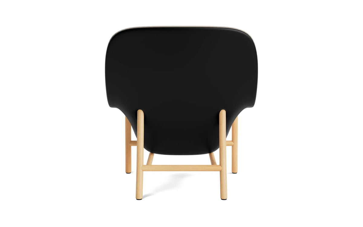 Drape Lounge-Sessel hoch mitt Kopfstütze Eiche Ultra Leder in Ultra 41599 präsentiert im Onlineshop von KAQTU Design AG. Sessel mit Armlehnen ist von Normann Copenhagen