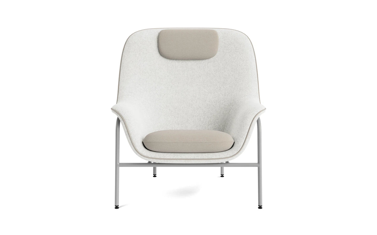 Drape Lounge Sessel Hoch mit Kopfstütze in Hallingdal 110 präsentiert im Onlineshop von KAQTU Design AG. Sessel mit Armlehnen ist von Normann Copenhagen