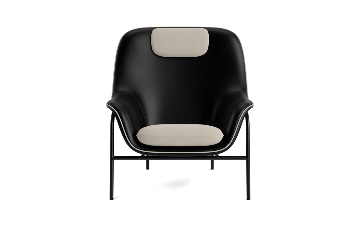 Drape Lounge Sessel Hoch mit Kopfstütze in Ultra 41599 präsentiert im Onlineshop von KAQTU Design AG. Sessel mit Armlehnen ist von Normann Copenhagen