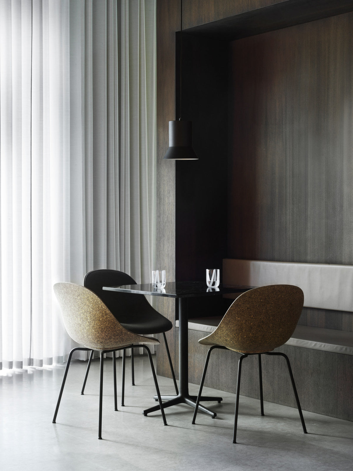 Mat Stuhl polster Hanffasern Creme stahl in Remix 133 präsentiert im Onlineshop von KAQTU Design AG. Stuhl ist von Normann Copenhagen