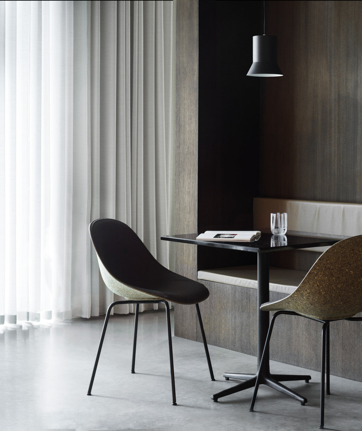 Mat Stuhl polster Hanffasern Creme stahl in Hallingdal 110 präsentiert im Onlineshop von KAQTU Design AG. Stuhl ist von Normann Copenhagen