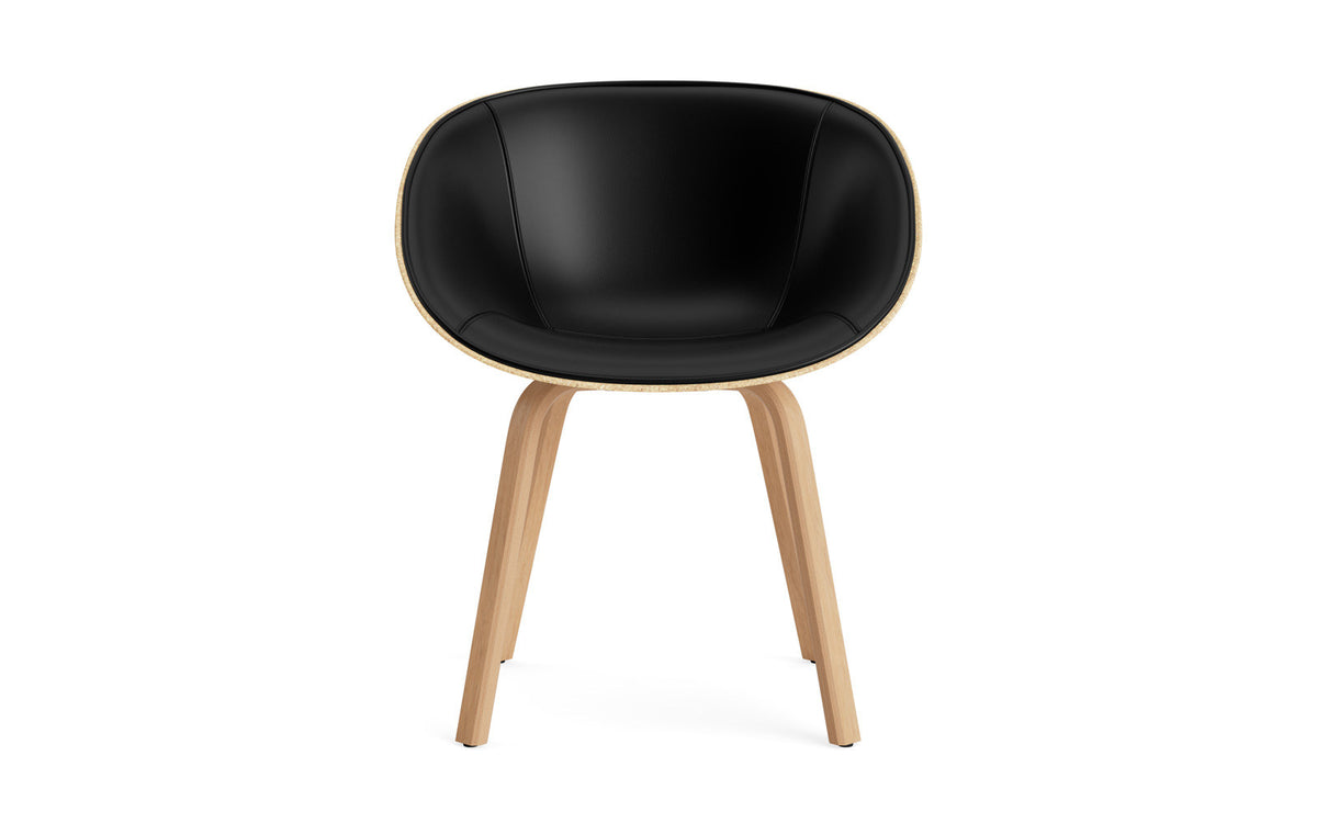 Mat Lehnstuhl Frontpolster Hanffasern Buchenholz in Ultra 41599 präsentiert im Onlineshop von KAQTU Design AG. Stuhl mit Armlehne ist von Normann Copenhagen