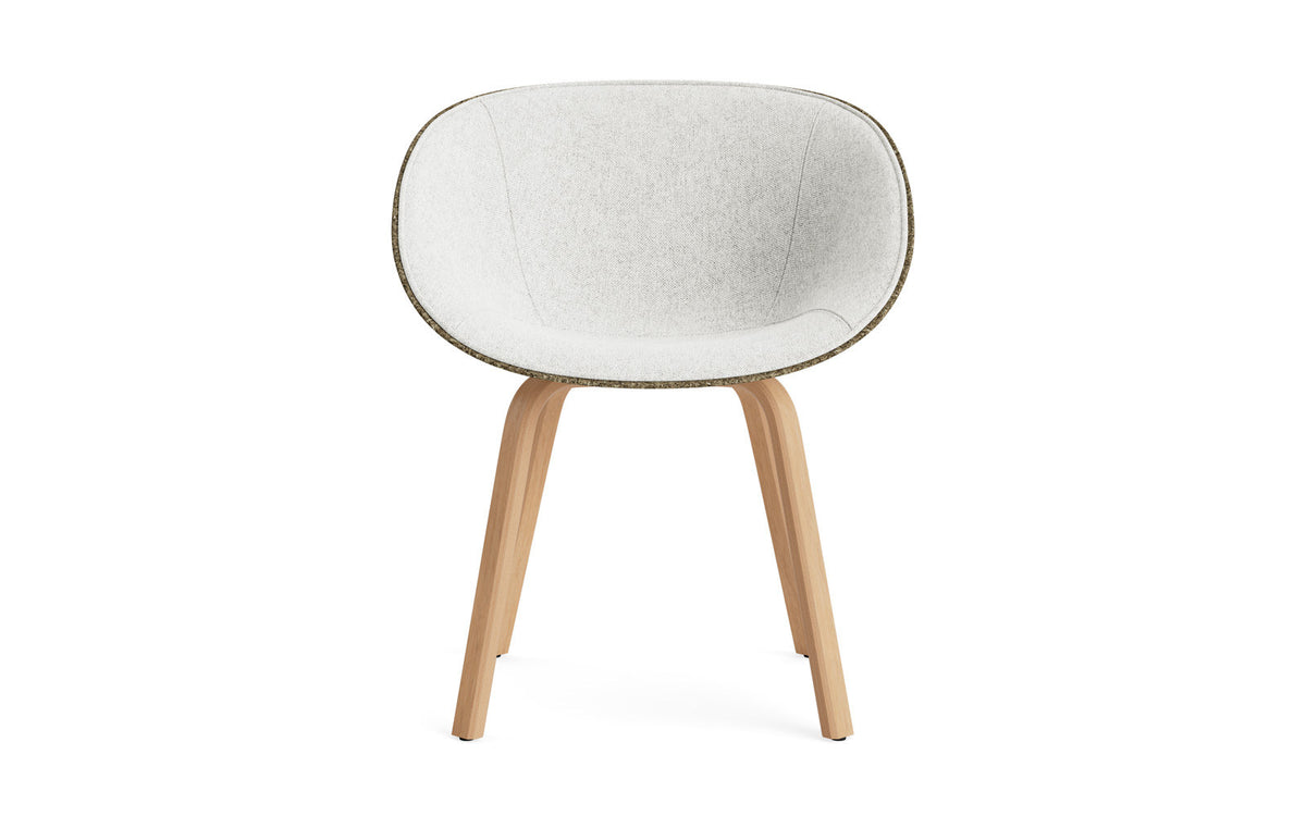 Mat Lehnstuhl Frontpolster Seegras Buchenholz in Hallingdal 110 präsentiert im Onlineshop von KAQTU Design AG. Stuhl mit Armlehne ist von Normann Copenhagen