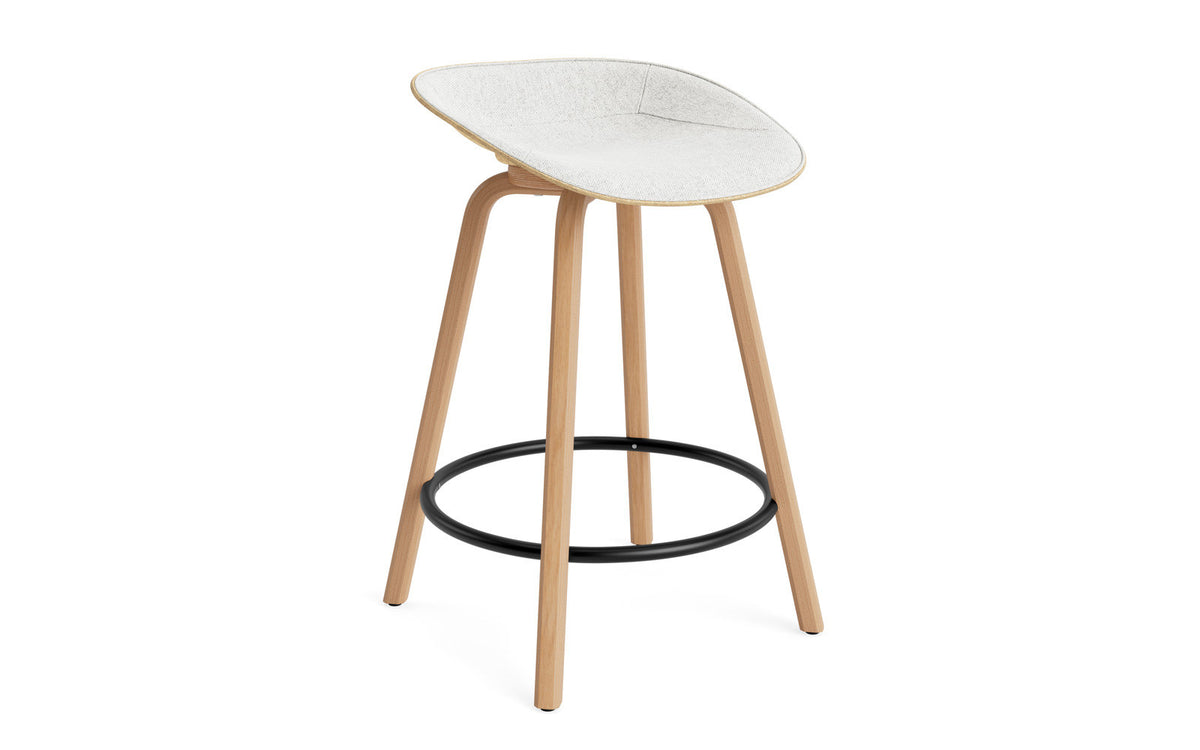Mat Barstuhl 65 cm Frontpolster Hanffasern Buchenholz/schwarz in Hallingdal 110 präsentiert im Onlineshop von KAQTU Design AG. Barstuhl ist von Normann Copenhagen