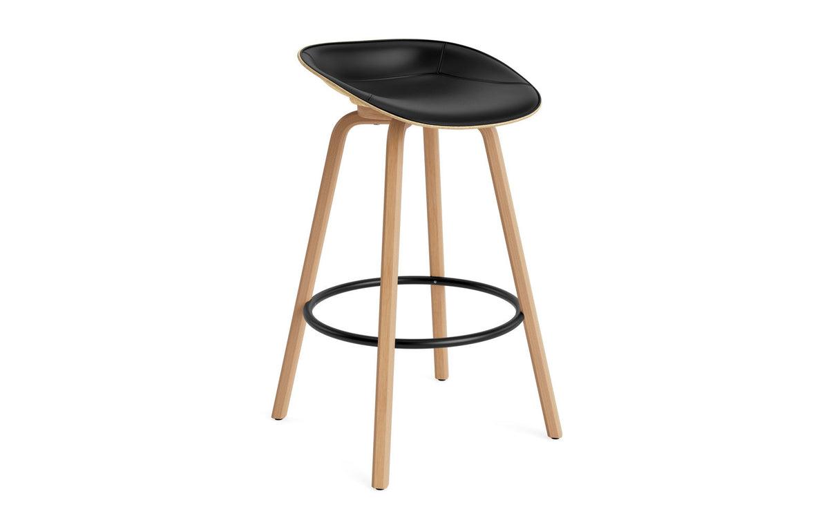Mat Barstuhl 75 cm Frontpolster Hanffasern Buchenholz/schwarz in Ultra 41599 präsentiert im Onlineshop von KAQTU Design AG. Barstuhl ist von Normann Copenhagen