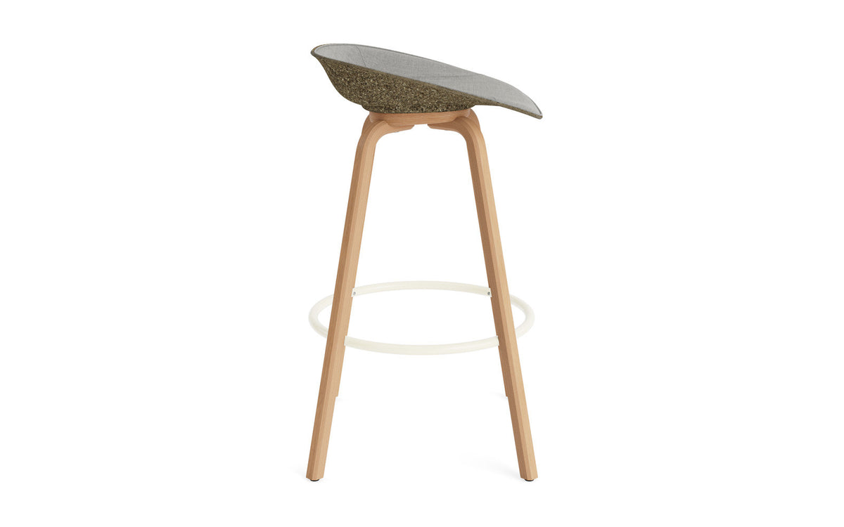 Mat Barstuhl 75 cm Frontpolster Seegras Buchenholz/creme in Remix 133 präsentiert im Onlineshop von KAQTU Design AG. Barstuhl ist von Normann Copenhagen