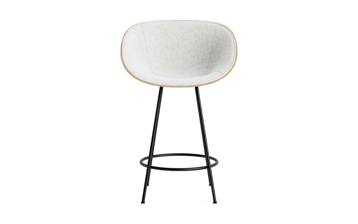 Mat Barstuhl mit Armlehne 65 cm Frontpolster Hanffasern schwarzes Stahl in Hallingdal 110 präsentiert im Onlineshop von KAQTU Design AG. Barstuhl ist von Normann Copenhagen