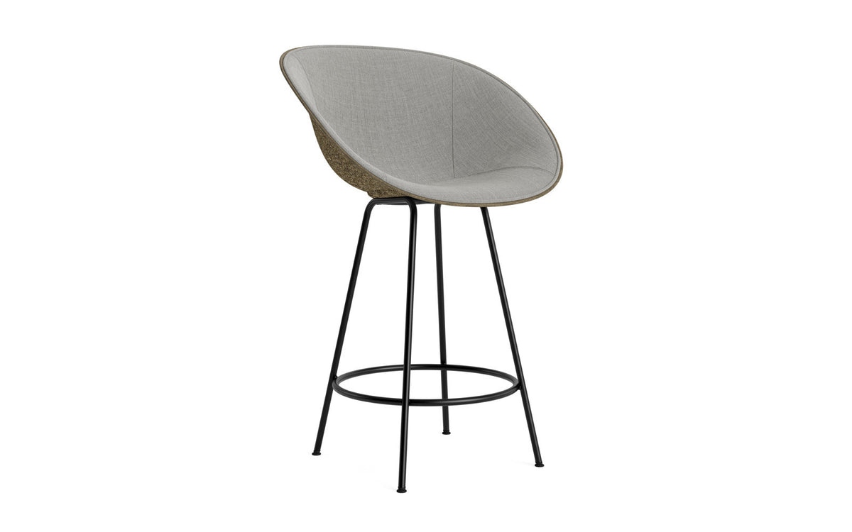 Mat Barstuhl mit Armlehne 65 cm Frontpolster Seegras schwartz Stahl in Remix 133 präsentiert im Onlineshop von KAQTU Design AG. Barstuhl ist von Normann Copenhagen