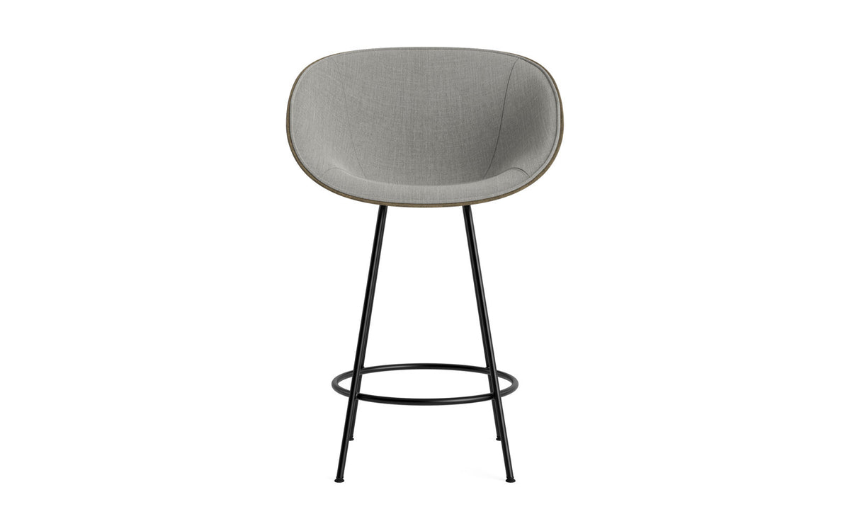 Mat Barstuhl mit Armlehne 65 cm Frontpolster Seegras schwartz Stahl in Remix 133 präsentiert im Onlineshop von KAQTU Design AG. Barstuhl ist von Normann Copenhagen