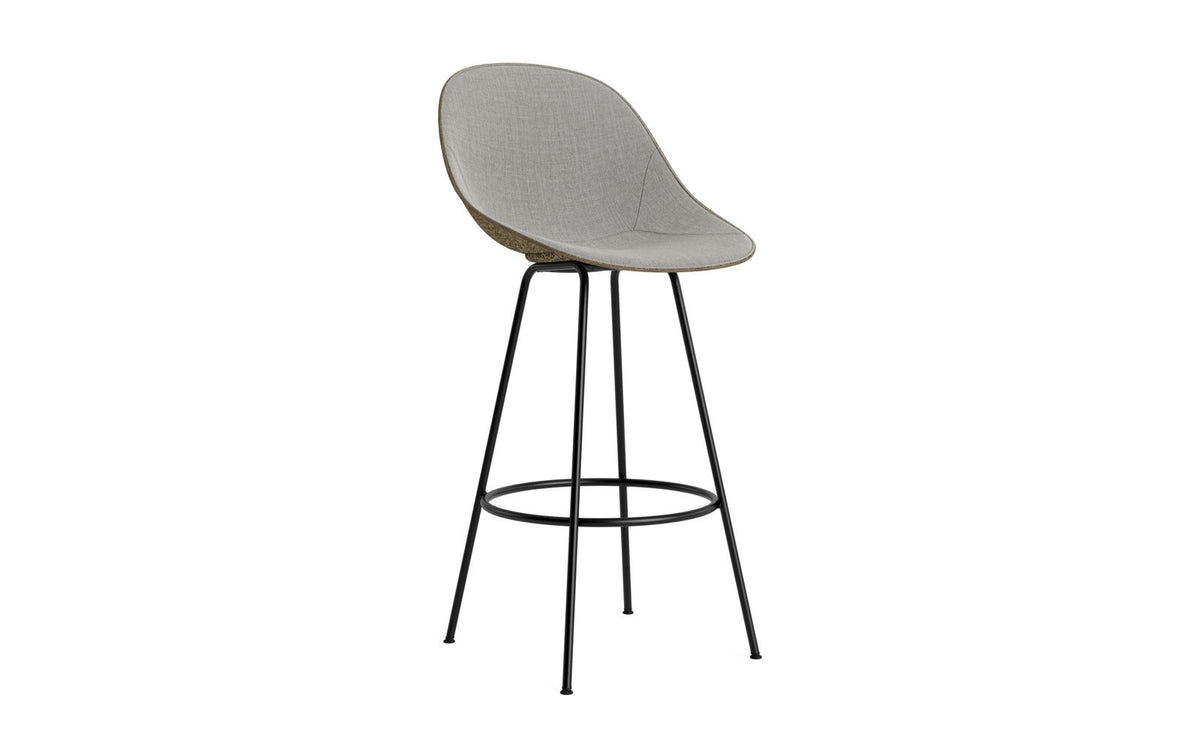 Mat Barstuhl 75 cm Frontpolster Seegras schwartz Stahl in Remix 133 präsentiert im Onlineshop von KAQTU Design AG. Barstuhl ist von Normann Copenhagen