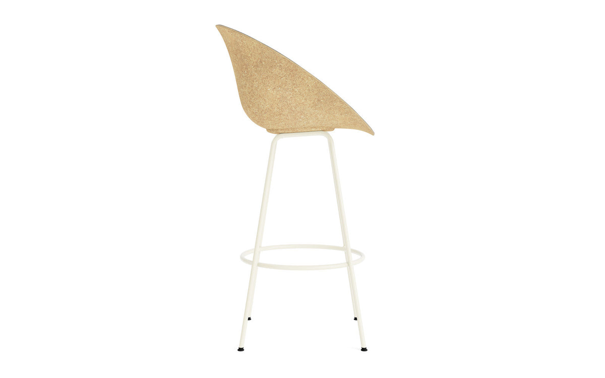 Mat Barstuhl mit Armlehne 75 cm Frontpolster Hanffasern creme Stahl in Remix 133 präsentiert im Onlineshop von KAQTU Design AG. Barstuhl ist von Normann Copenhagen