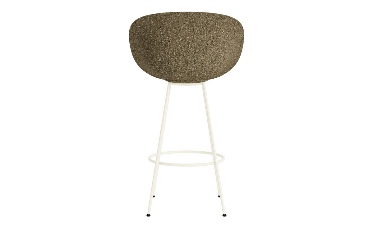 Mat Barstuhl mit Armlehne 75 cm Frontpolster Seegras creme Stahl in Hallingdal 110 präsentiert im Onlineshop von KAQTU Design AG. Barstuhl ist von Normann Copenhagen