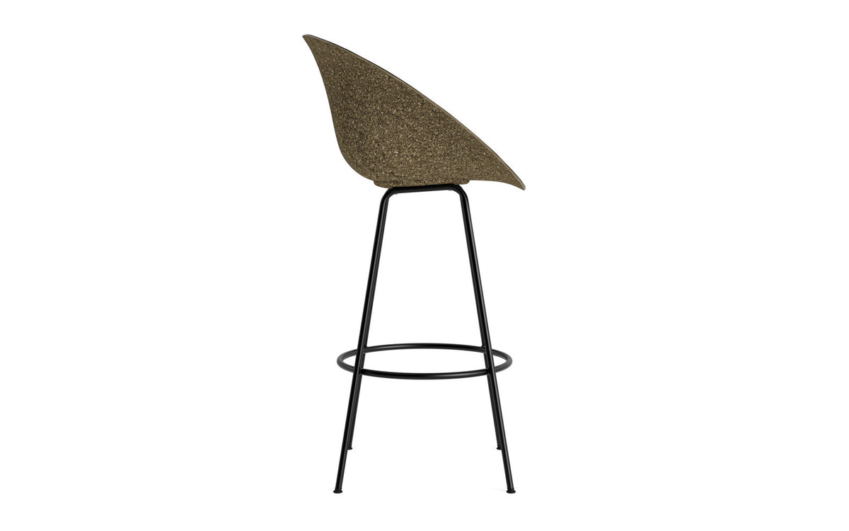 Mat Barstuhl mit Armlehne 75 cm Frontpolster Seegras schwartz Stahl in Ultra 41599 präsentiert im Onlineshop von KAQTU Design AG. Barstuhl ist von Normann Copenhagen