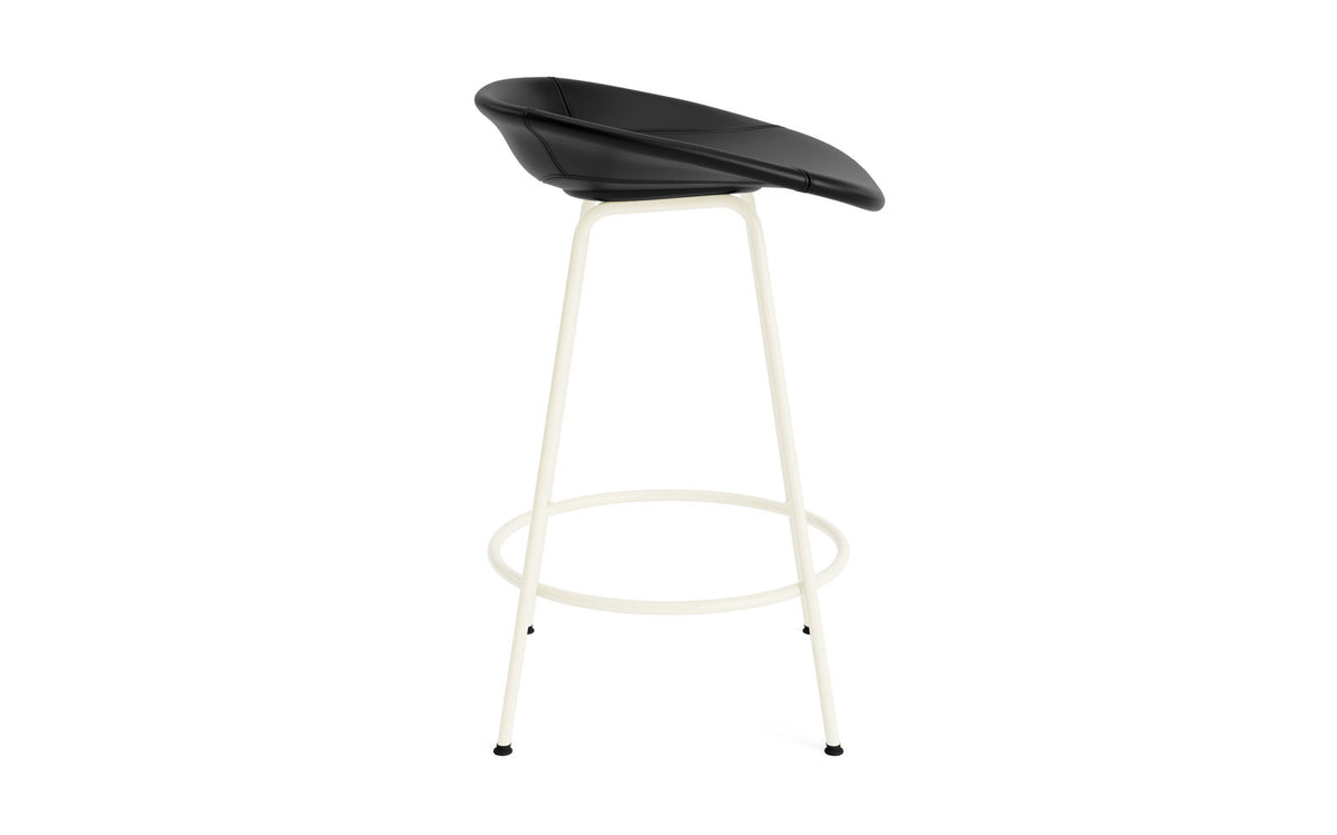 Mat Barstuhl 65 cm vollpolster creme Stahl in Ultra 41599 präsentiert im Onlineshop von KAQTU Design AG. Barstuhl ist von Normann Copenhagen