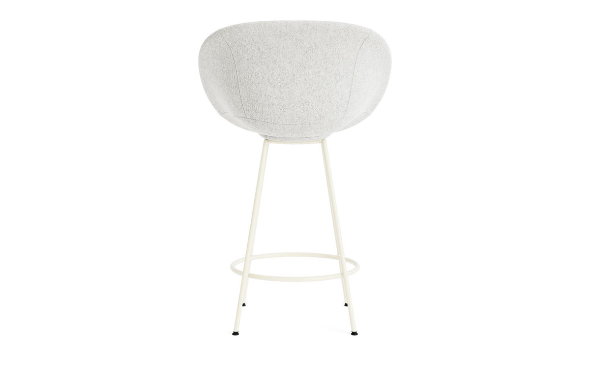 Mat Barstuhl mit Armlehne 65 cm vollpolster creme Stahl in Hallingdal 110 präsentiert im Onlineshop von KAQTU Design AG. Barstuhl ist von Normann Copenhagen