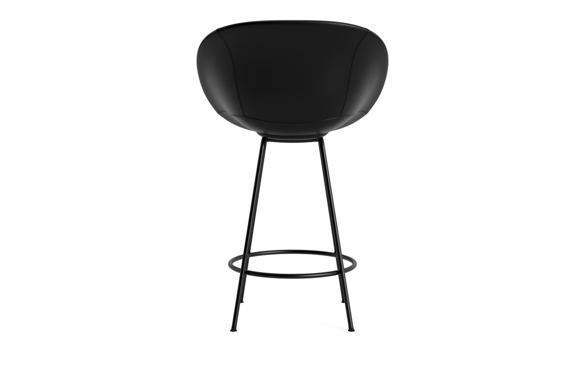 Mat Barstuhl mit Armlehne 65 cm vollpolster schwarzes Stahl in Ultra 41599 präsentiert im Onlineshop von KAQTU Design AG. Barstuhl ist von Normann Copenhagen