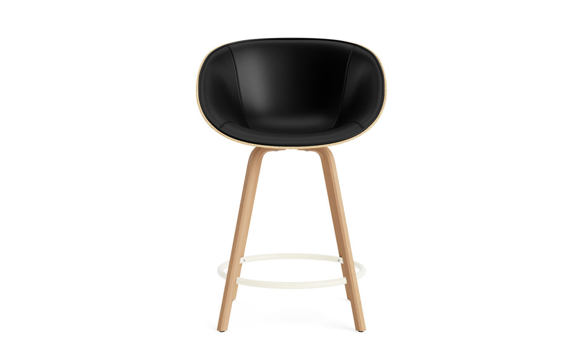 Mat Barstuhl mit Armlehne 65 cm Frontpolster Hanffasern Buchenholz/creme in Ultra 41599 präsentiert im Onlineshop von KAQTU Design AG. Barstuhl ist von Normann Copenhagen