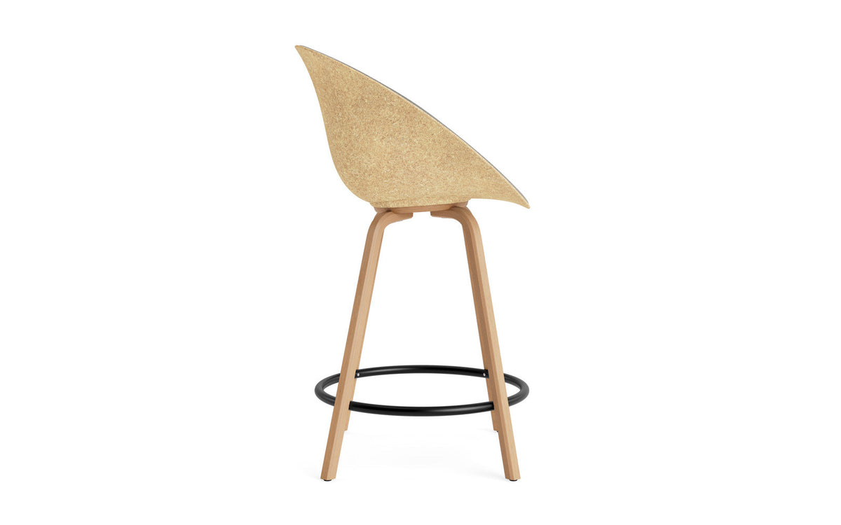 Mat Barstuhl mit Armlehne 65 cm Frontpolster Hanffasern Buchenholz/schwarz in Remix 133 präsentiert im Onlineshop von KAQTU Design AG. Barstuhl ist von Normann Copenhagen