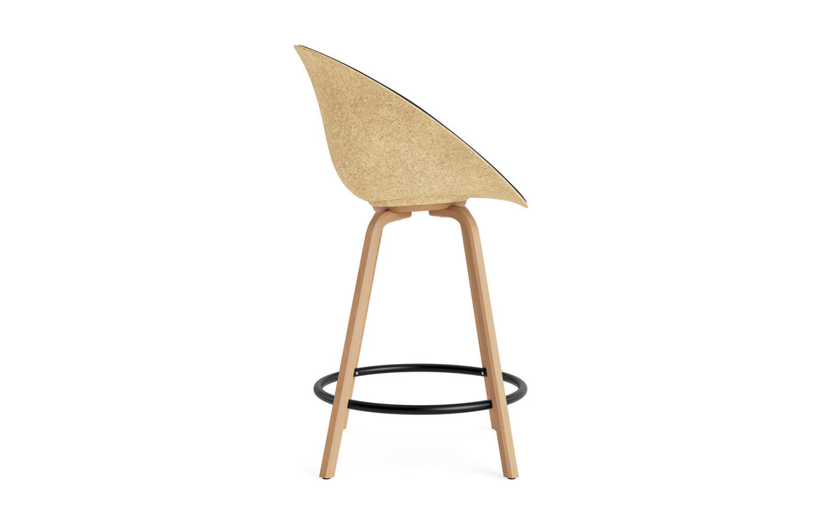 Mat Barstuhl mit Armlehne 65 cm Frontpolster Hanffasern Buchenholz/schwarz in Ultra 41599 präsentiert im Onlineshop von KAQTU Design AG. Barstuhl ist von Normann Copenhagen