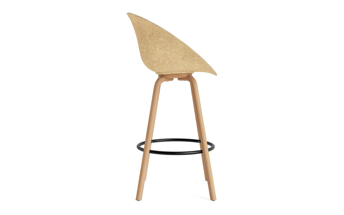 Mat Barstuhl mit Armlehne 75 cm Frontpolster Hanffasern Buchenholz/schwarz in Remix 133 präsentiert im Onlineshop von KAQTU Design AG. Barstuhl ist von Normann Copenhagen