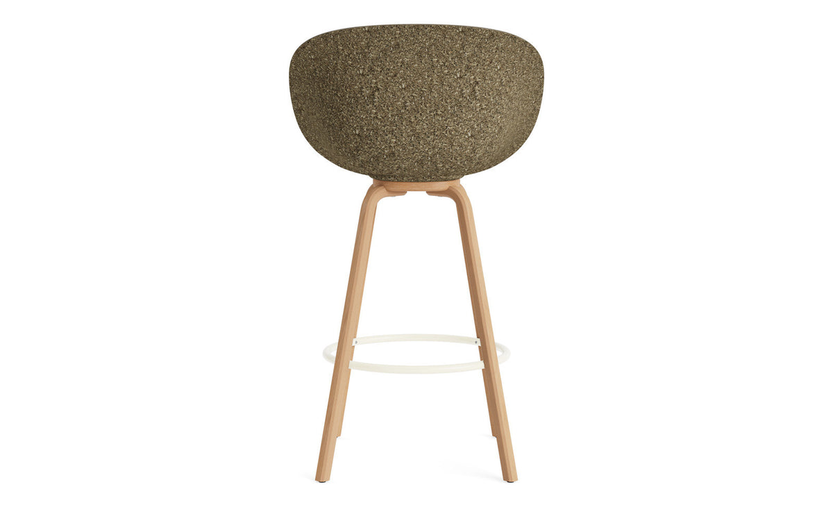 Mat Barstuhl mit Armlehne 75 cm Frontpolster Seegras Buchenholz/creme in Remix 133 präsentiert im Onlineshop von KAQTU Design AG. Barstuhl ist von Normann Copenhagen