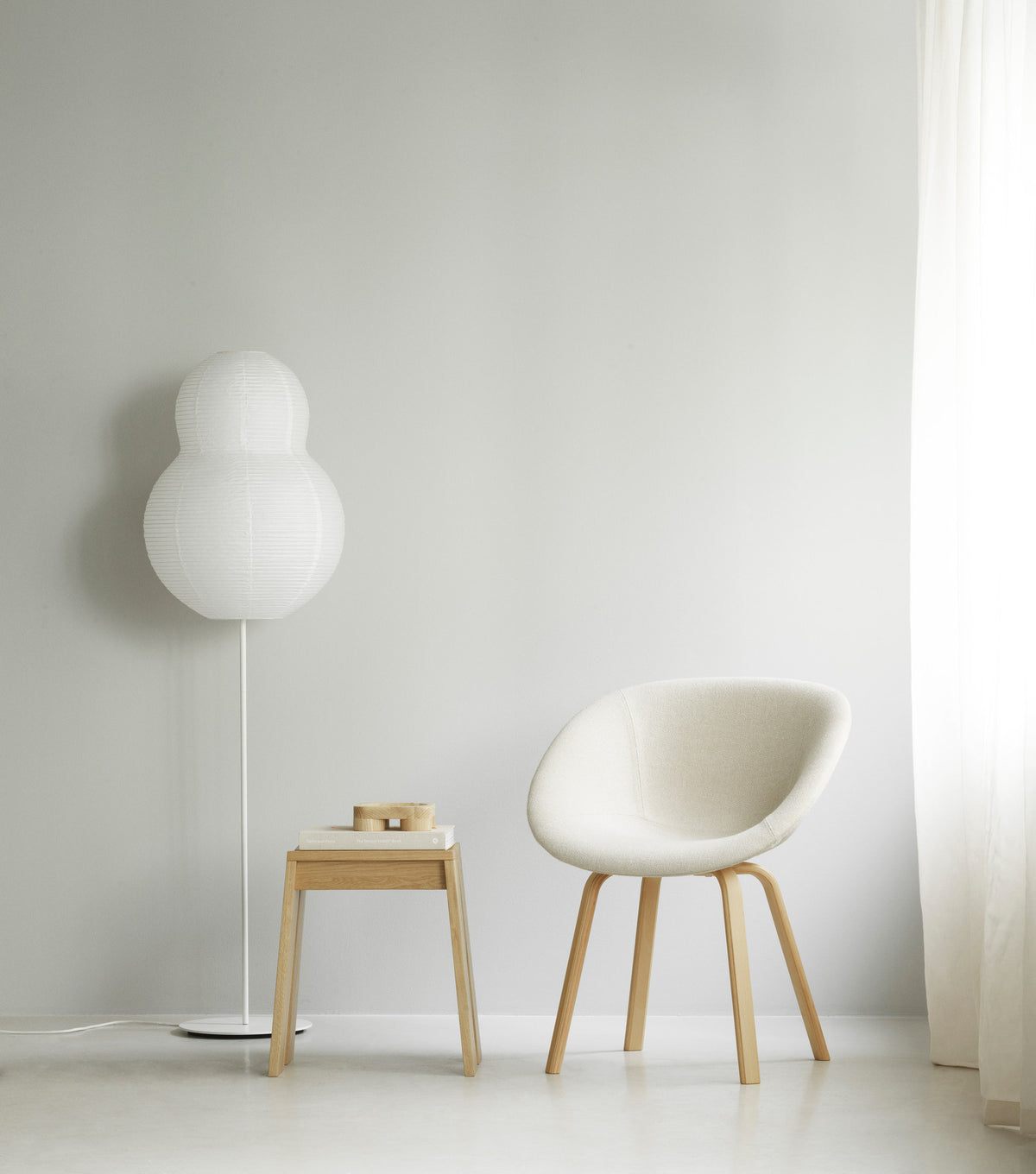 Mat Lehnstuhl vollpolster Buchenholz in Ultra 41599 präsentiert im Onlineshop von KAQTU Design AG. Stuhl mit Armlehne ist von Normann Copenhagen