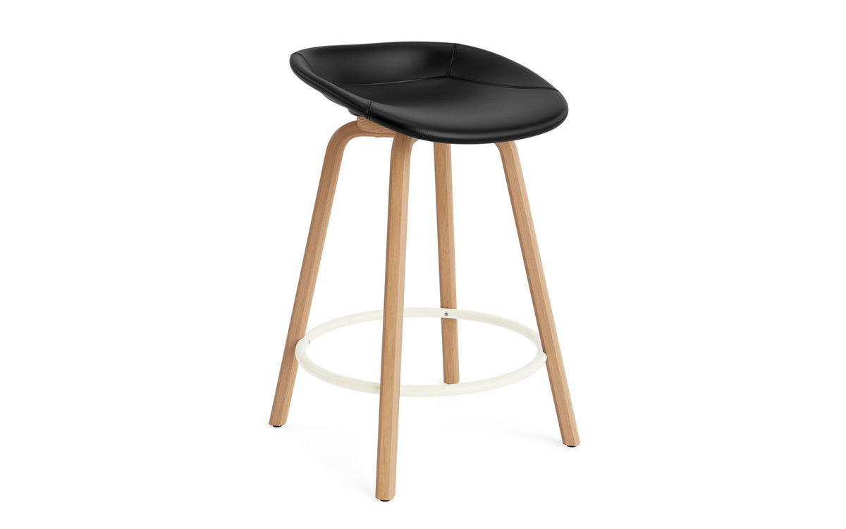Mat Barstuhl 65 cm vollpolster Buchenholz/creme in Ultra 41599 präsentiert im Onlineshop von KAQTU Design AG. Barstuhl ist von Normann Copenhagen