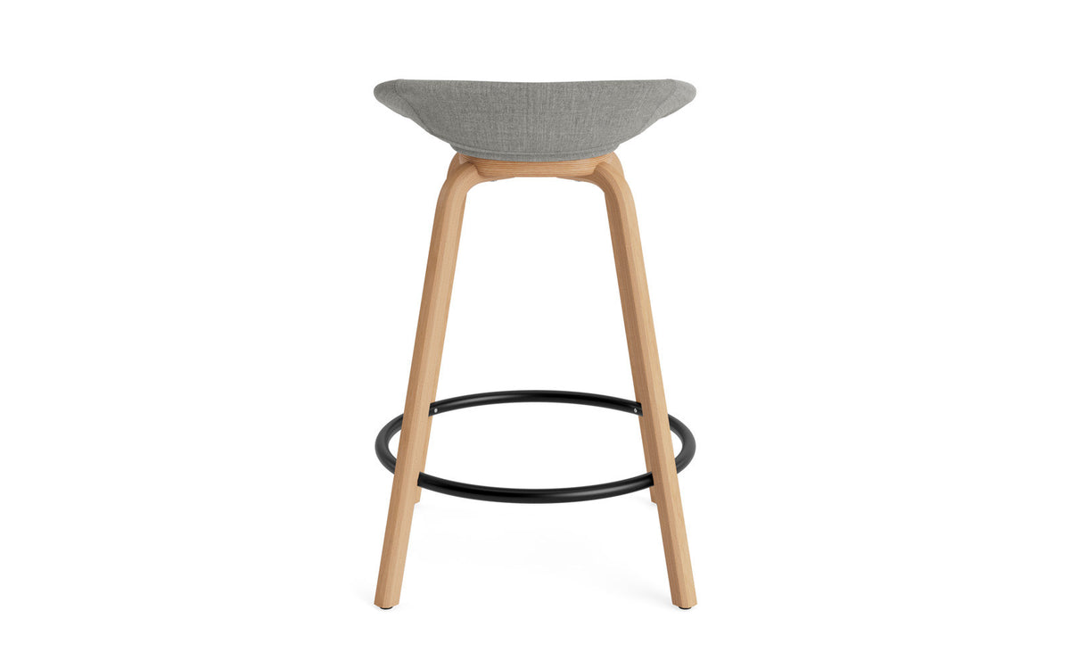 Mat Barstuhl 65 cm vollpolster Buchenholz/schwarz in Remix 133 präsentiert im Onlineshop von KAQTU Design AG. Barstuhl ist von Normann Copenhagen