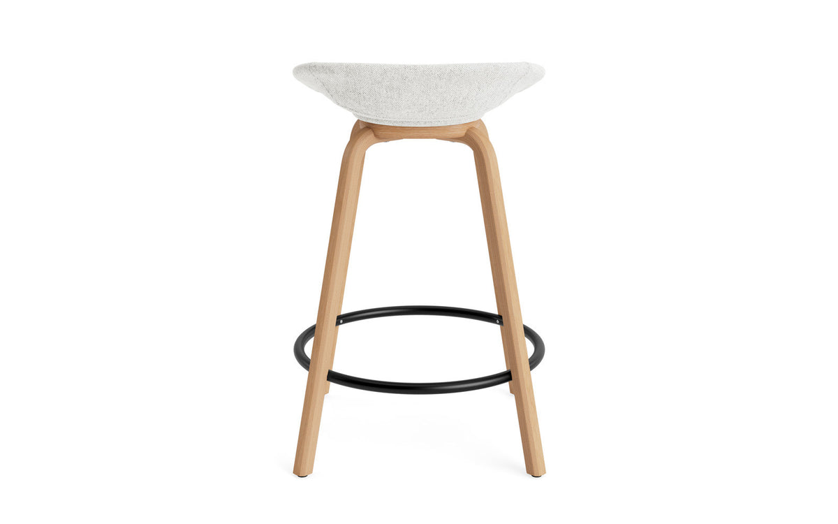 Mat Barstuhl 65 cm vollpolster Buchenholz/schwarz in Hallingdal 110 präsentiert im Onlineshop von KAQTU Design AG. Barstuhl ist von Normann Copenhagen