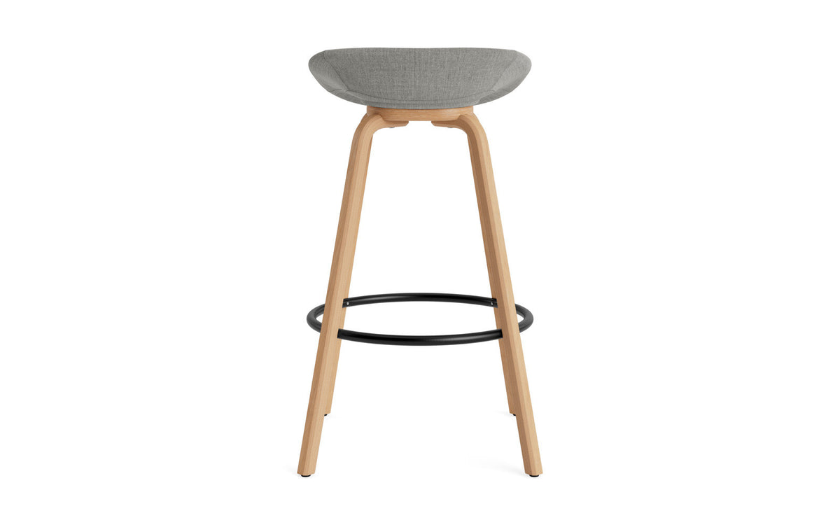 Mat Barstuhl 75 cm vollpolster Buchenholz/schwarz in Remix 133 präsentiert im Onlineshop von KAQTU Design AG. Barstuhl ist von Normann Copenhagen