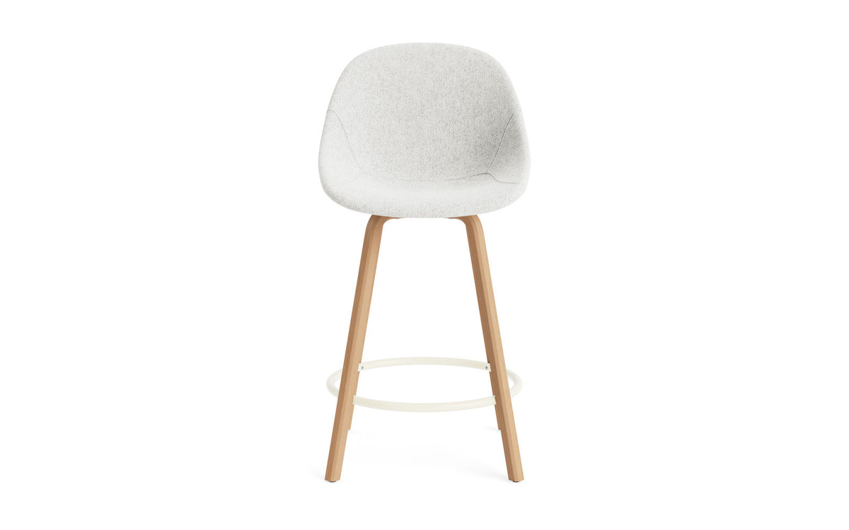 Mat Barstuhl 65 cm vollpolster Buchenholz/creme in Hallingdal 110 präsentiert im Onlineshop von KAQTU Design AG. Barstuhl ist von Normann Copenhagen